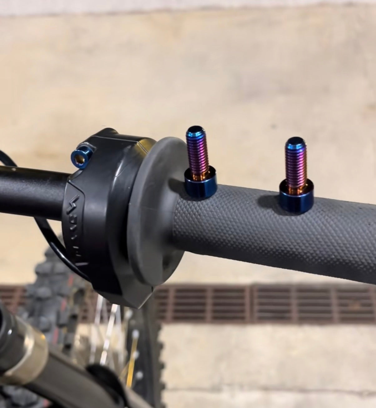 Surron throttle titanium